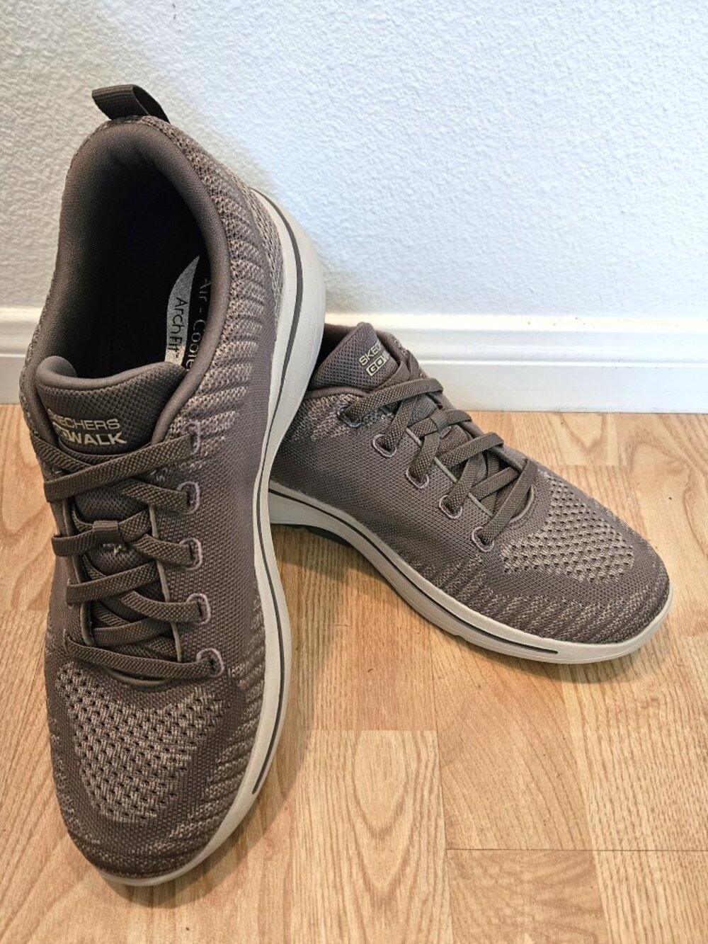 Skechers Performance Go Walk Arch Fit Mens Size 10 M Taupe Athletic Shoes